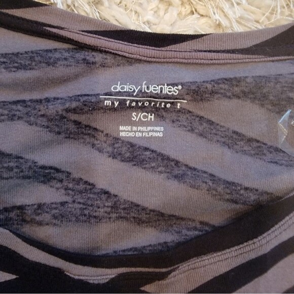 Daisy Fuentes Long sleeve top size S NWT - Picture 5 of 7